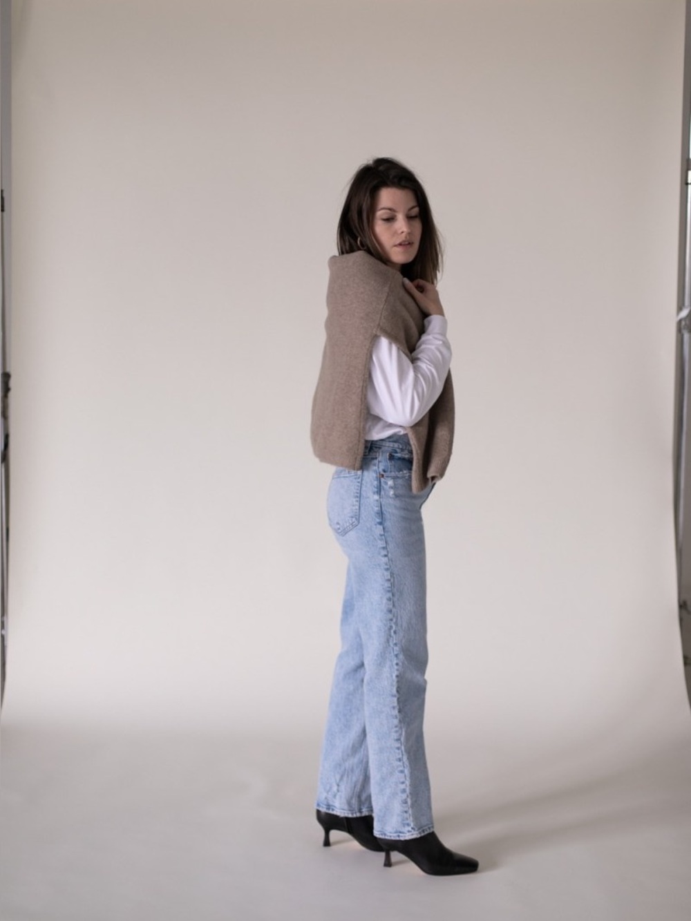 Abercrombie & Fitch Curve Love Ultra High Rise 90s Straight Jean Light Wash